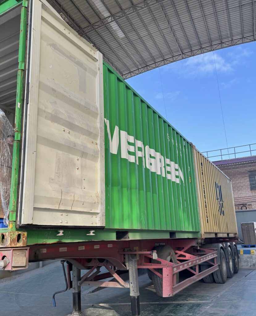 Export container parked at the Dopsigen loading dock